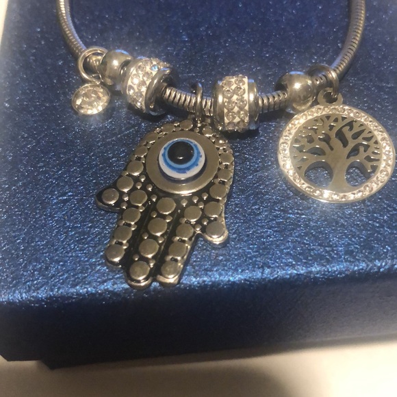 Silver Hamsa Charm bracelet - Picture 2 of 3